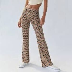 Urban Outfitters Bryn Pull-On Flare Pant in Orange Zigzag Womens Size Small